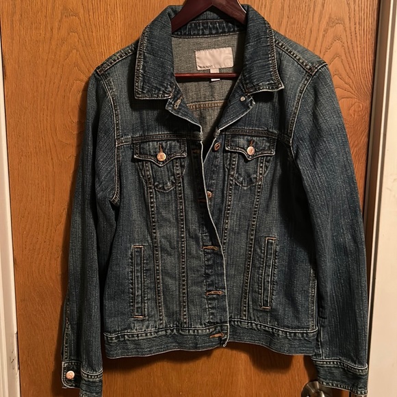 Old Navy Jackets & Blazers - Old Navy women’s XL denim jacket 100% cotton.